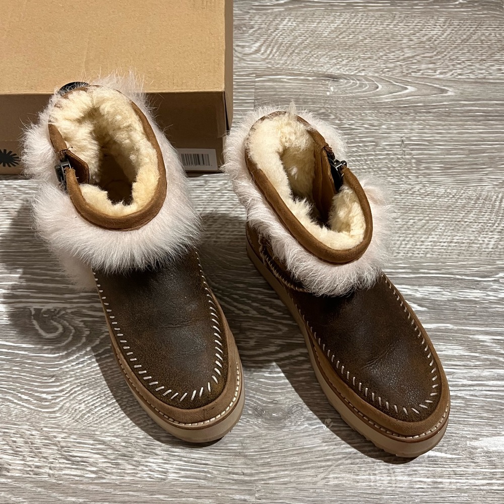 UGG Shearling fur boots ~ gorgeous beautiful ugh boots with shearling fur ❤️Rare